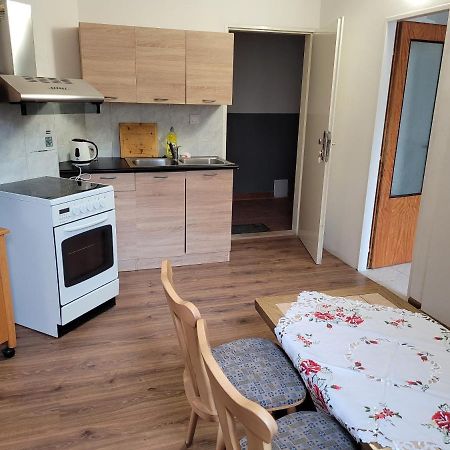 Studentska Apartments การ์โลวีวารี ภายนอก รูปภาพ