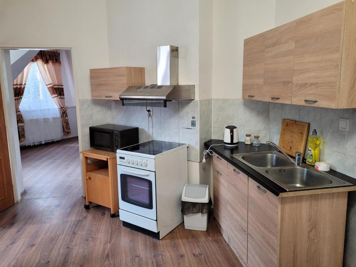 Studentska Apartments การ์โลวีวารี ภายนอก รูปภาพ