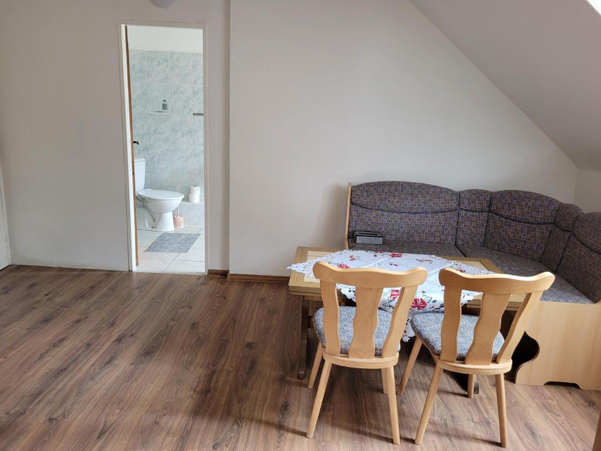Studentska Apartments การ์โลวีวารี ภายนอก รูปภาพ